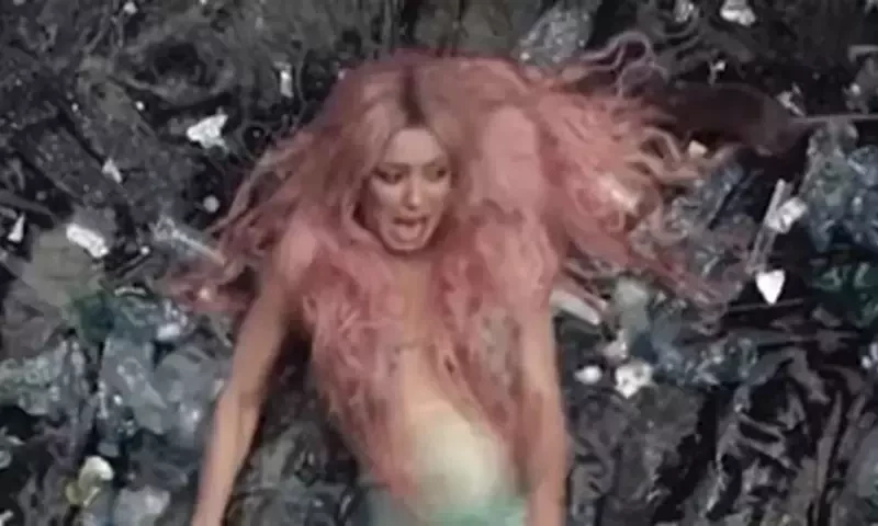 Waka Waka singer Shakira smells rat during music video shoot