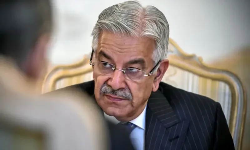 PML-N gave &lsquo;blank cheque&rsquo; on former army chief Gen (retd) Bajwa&rsquo;s extension: Asif