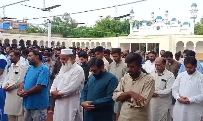 Funeral prayers offered for 8 of a family killed in crash at Babusar Top