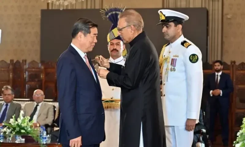 President confers Hilal-i-Pakistan award on Chinese vice premier