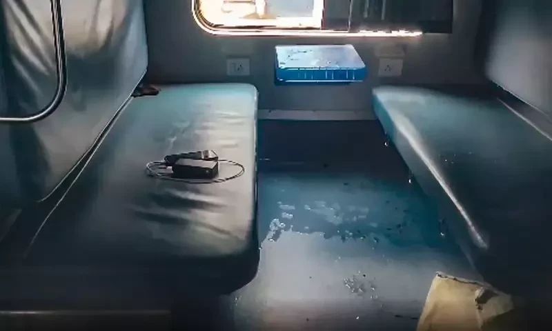 Indian railway constable kills three Muslims, one colleague on train