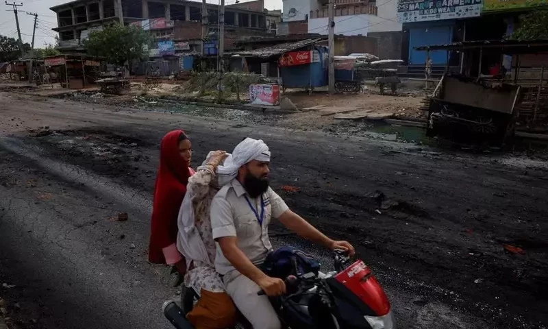Hindu-Muslim riots expose risk at major Indian business hub