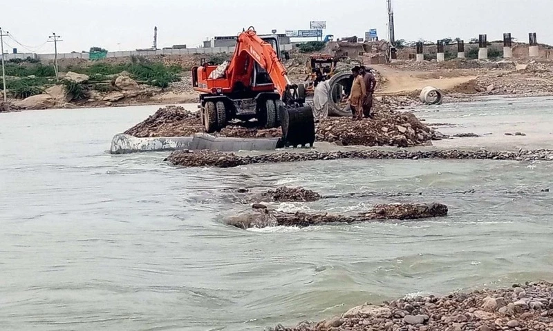 Landslide blocks link road in Azad Jammu and Kashmir