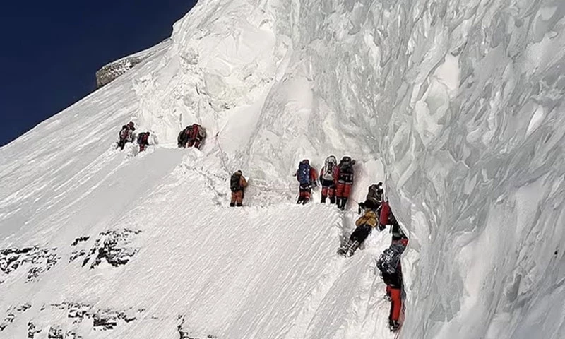 Mountaineer denies allegation of climbing over Pakistani porter&rsquo;s body