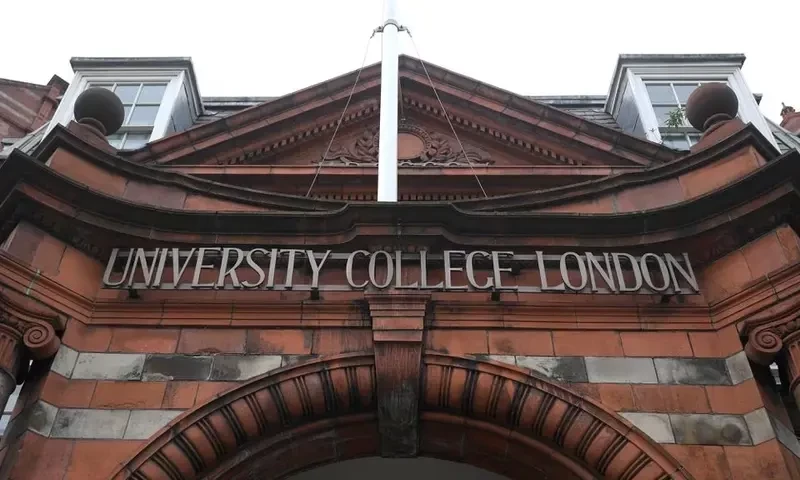 British varsities urge foreign students to get admissions before British pupils&rsquo;results