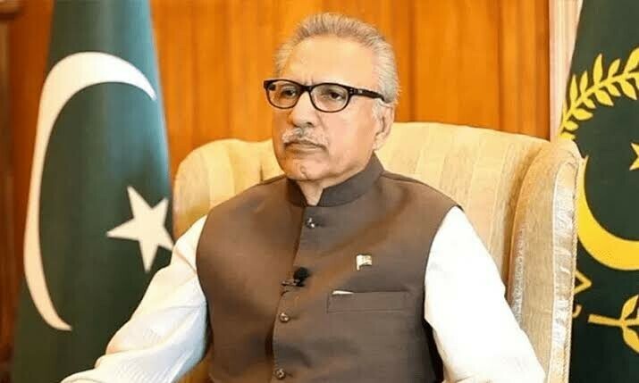 President Alvi denies signing bills amending army and secrets acts, claims his staff defied him