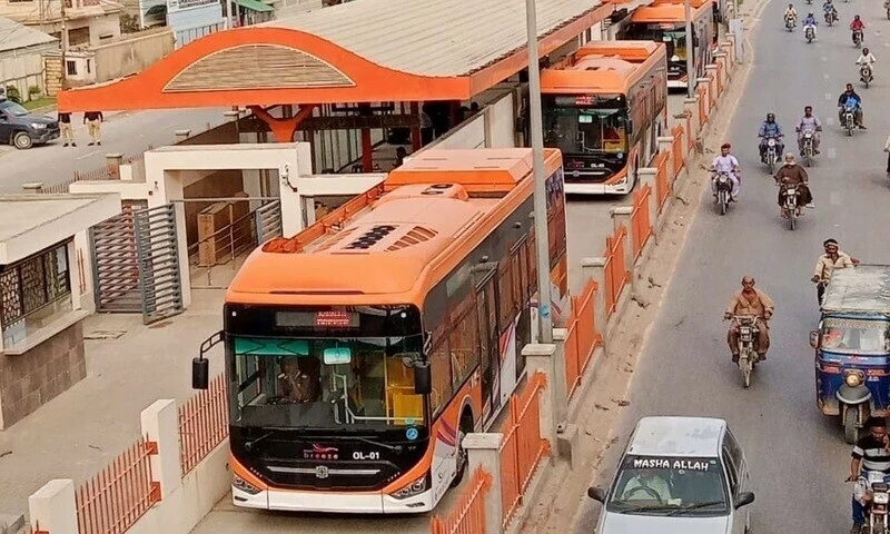 Boarding BRT bus from wrong door will cost you Rs1,000 in Sindh