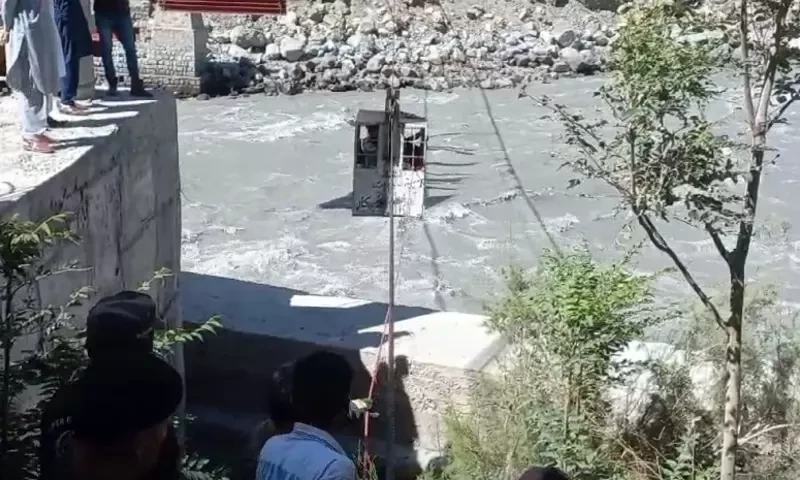 Three rescued from Chitral cable car stranded above river