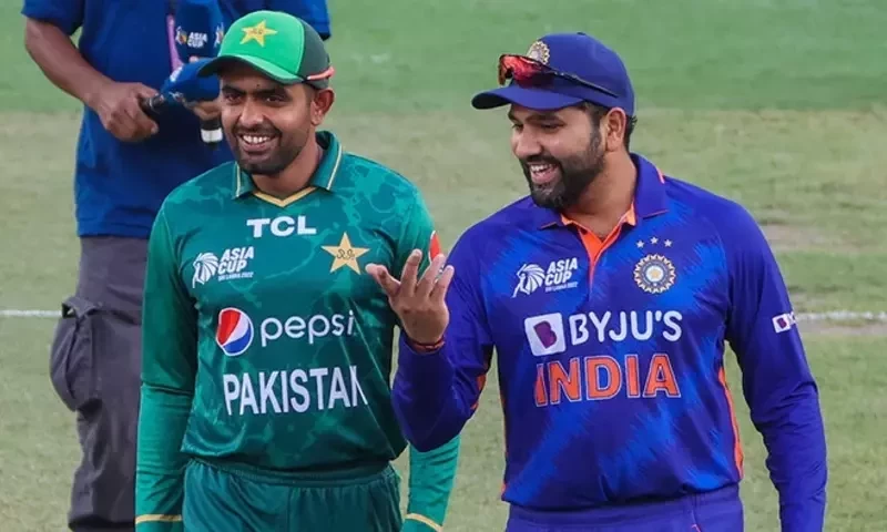 Pakistan leaves for Sri Lanka for high-voltage contest against India