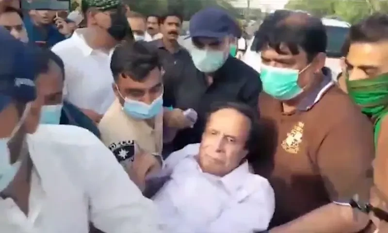 Pervaiz Elahi dragged and whisked off into Islamabad police custody
