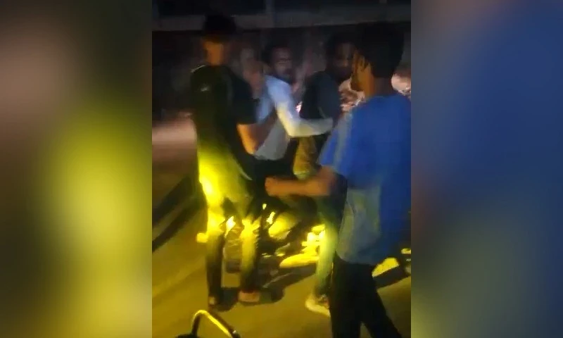 Karachi motorcyclist jumps from bridge after muggers try to loot him