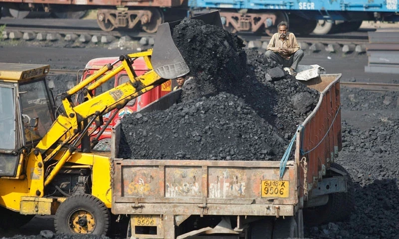 India steps up coal use to stop outages triggered by unusually dry weather