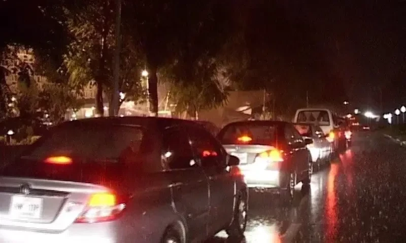 Islamabad receives heavy rains with strong winds