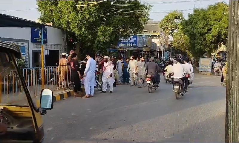 &lsquo;Panicked&rsquo; security guard kills two passersby in Karachi