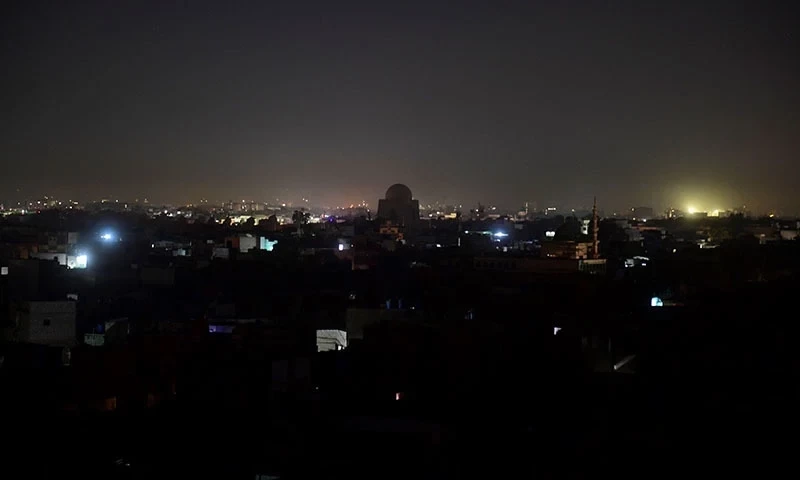 Power breakdown leaves many parts of Karachi in darkness