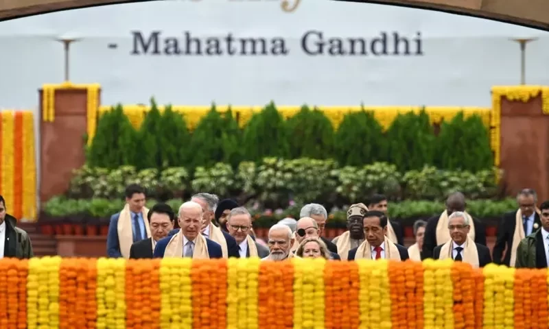 Wet feet dampen G20 leaders&rsquo; Gandhi tributes in India