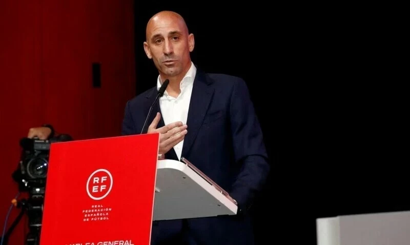 Spanish football chief Luis Rubiales resigns over kiss scandal