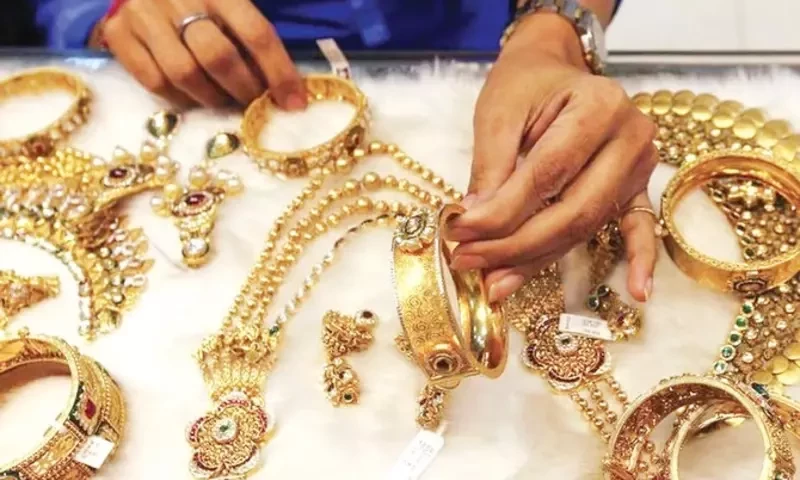 Gold rates decrease by Rs2,600