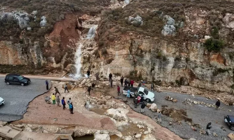 Libya floods wipe out quarter of city, 10,000 feared missing