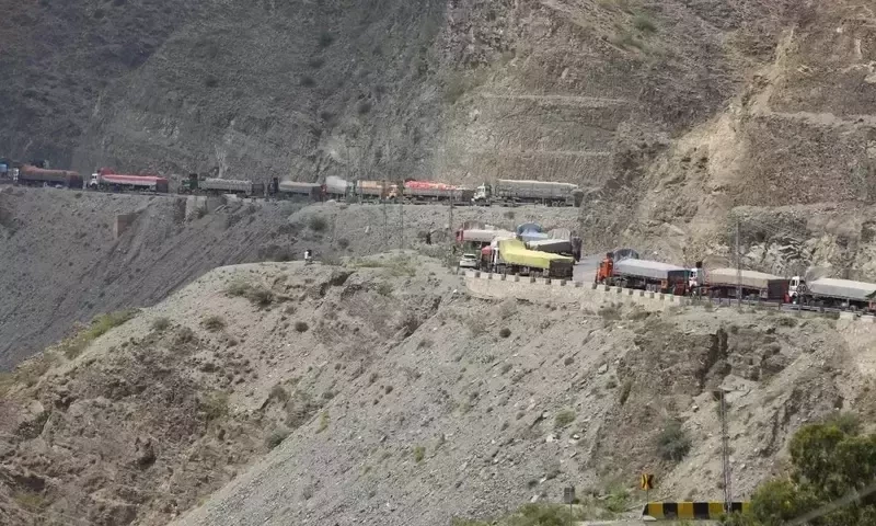 Afghan-Pakistan border crossing reopens over a week after fighting