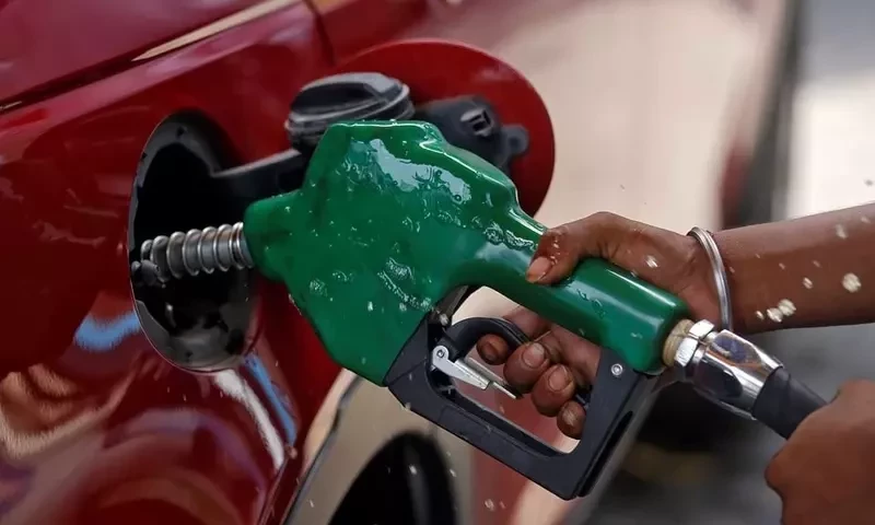 Petrol price hike: Pakistanis say impossible to survive in country