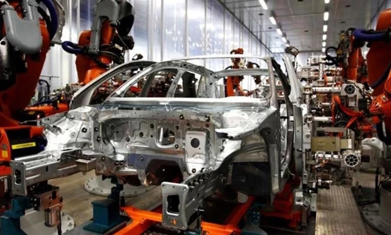 Large-scale manufacturing output drops by 1.09% in July