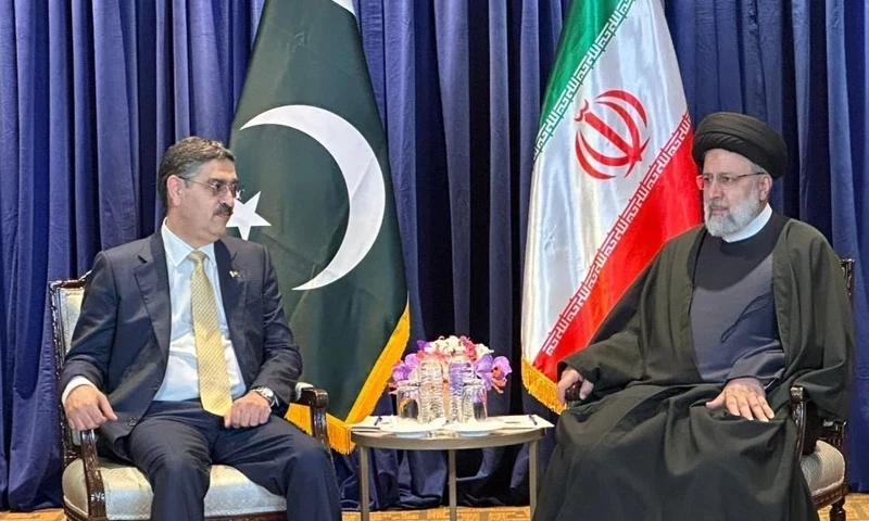 Kakar stresses connectivity in meeting with Iranian president