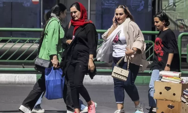 Iran MPs vote to toughen penalties for women who breach dress code