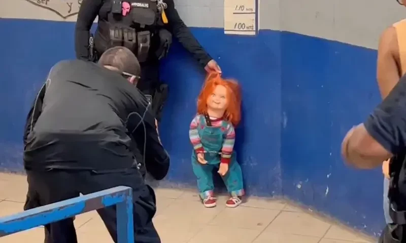 Mexican police cuff crooked &lsquo;demon doll&rsquo; Chucky