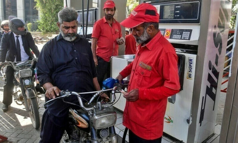 Petrol price likely to decline by Rs15/litre from Oct 1