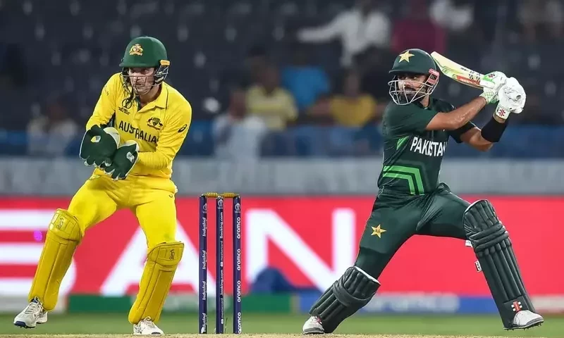 Batsmen make merry as Australia edge Pakistan in World Cup warm-up