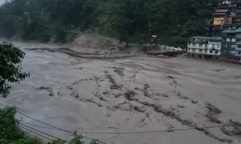 Nearly two dozen Indian troops missing after flash flood