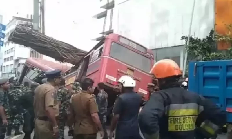 5 dead after tree crushes bus in Sri Lanka capital