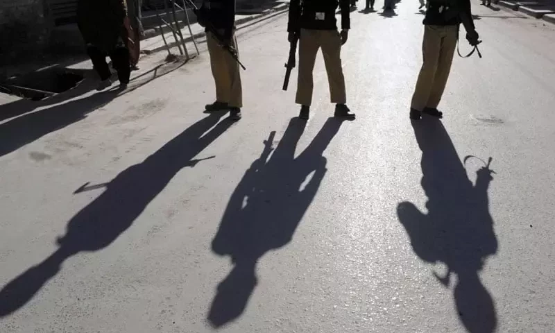 Peshawar police arrest woman accused of extorting govt officials