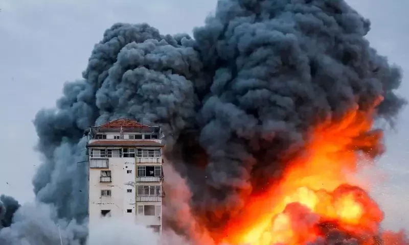 Battle rages as Israeli bombing kills 313 people in Gaza