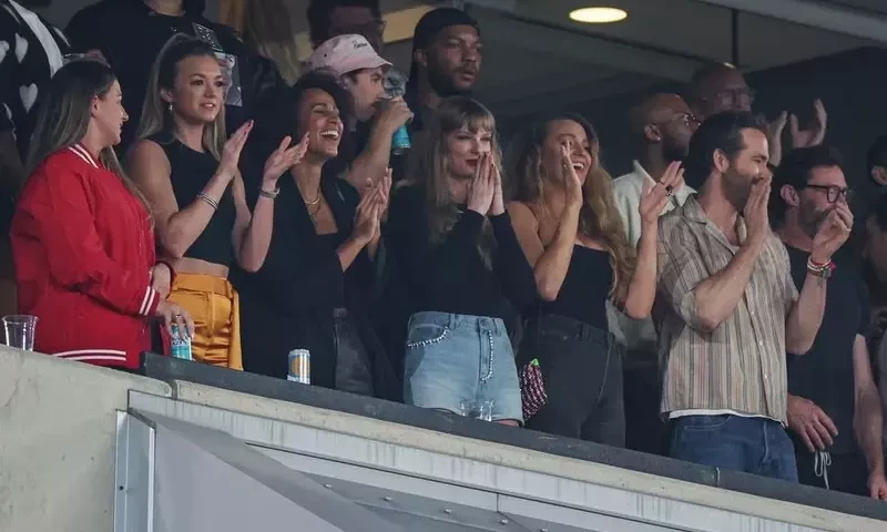 &lsquo;All eyes on me&rsquo;: Swift attention an adjustment but no distraction says Kelce