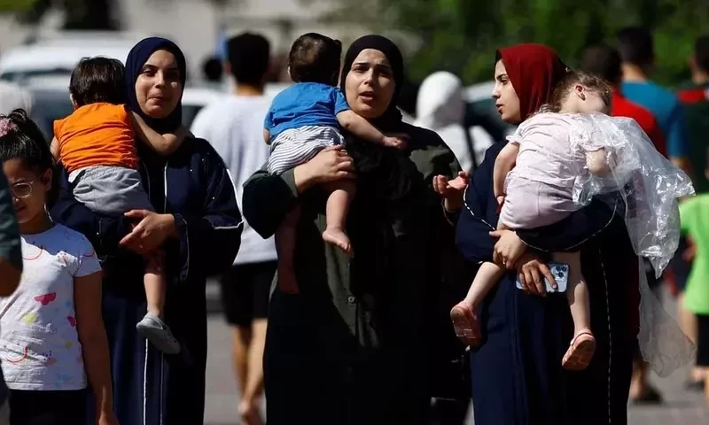 Thousands flee north Gaza in search of refuge after Israel ultimatum