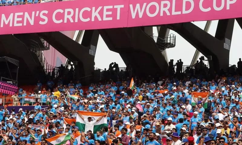 Sea of blue as fans march to India-Pakistan World Cup clash