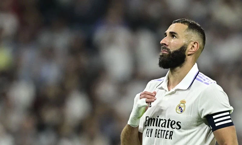 Social media supports French footballer Karim after political controversy