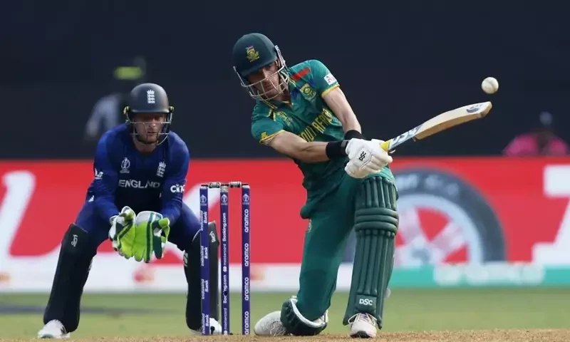 Ton-up Klaasen stars as South Africa hammer England
