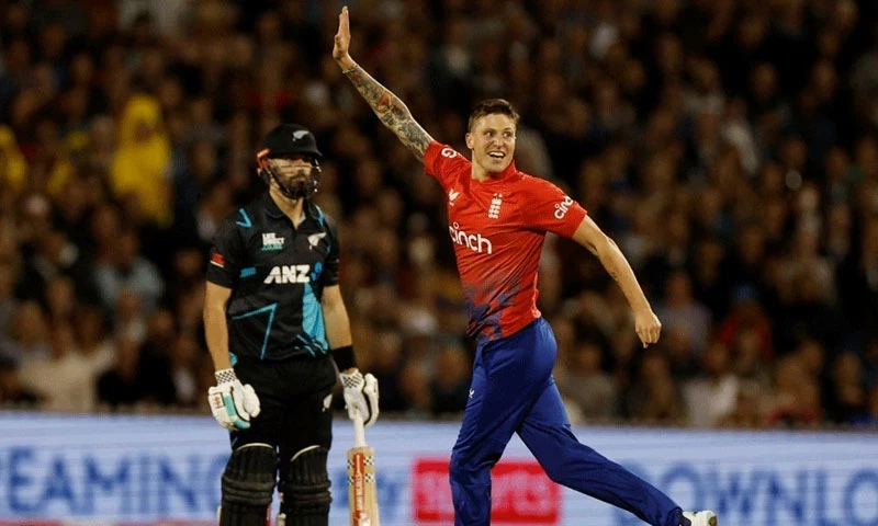 Carse replaces injured Topley in England World Cup squad