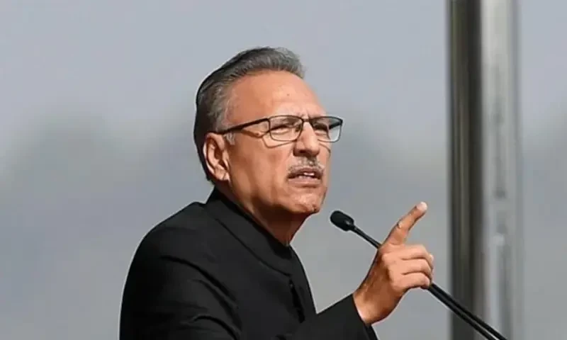 President Alvi professes love for Imran Khan, pins hopes on judiciary