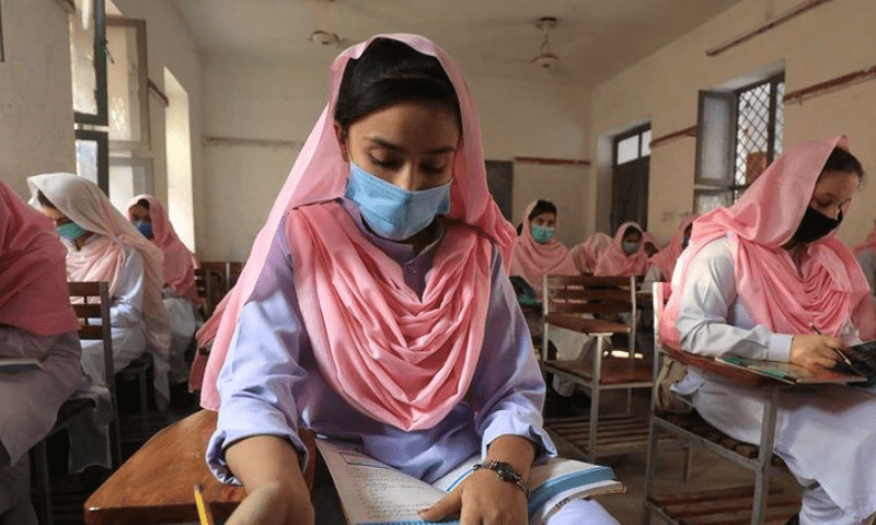 Sindh govt warns private schools not to pressure students to buy things from schools