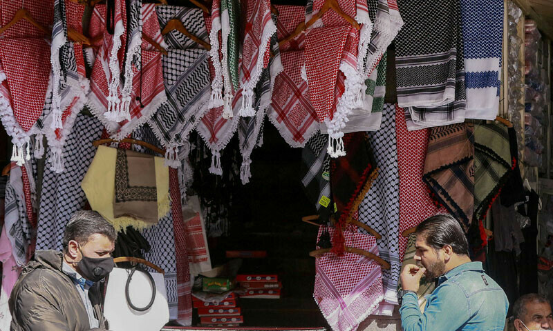 &lsquo;Keffiyeh&rsquo;: A Palestinian cultural wear getting recognition amid war