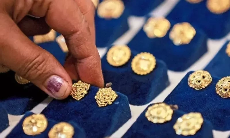 Gold price eases by Rs1,200/tola in Pakistan