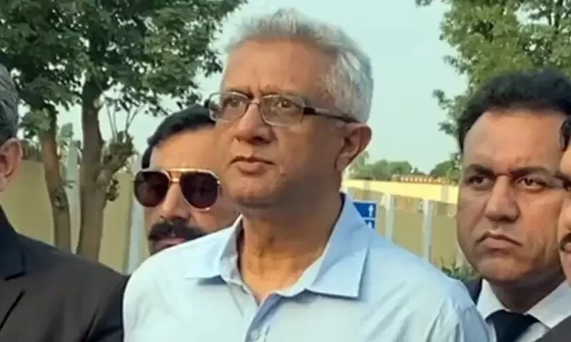 No signs of slow poisoning, says Dr Sultan after meeting Imran Khan