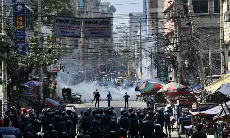 Bangladesh protests halt production for top fashion brands: union