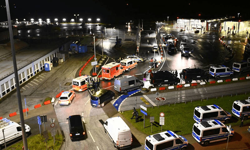 Hamburg airport hostage-taker gives himself up