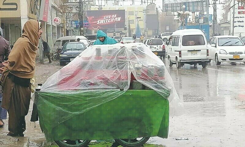 Weather turns cold as Quetta receives rainfall