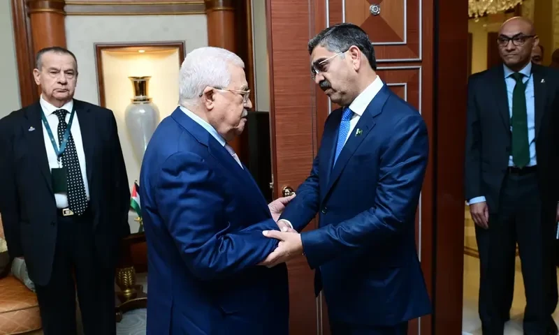 In meeting with Abbas, Kakar urges world to play role in immediate Gaza ceasefire